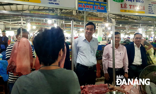 hoa cuong wholesale market