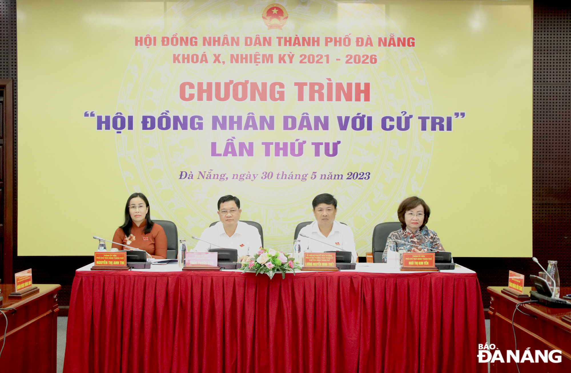 hoi dong nhan dan voi cu tri lan thu 4