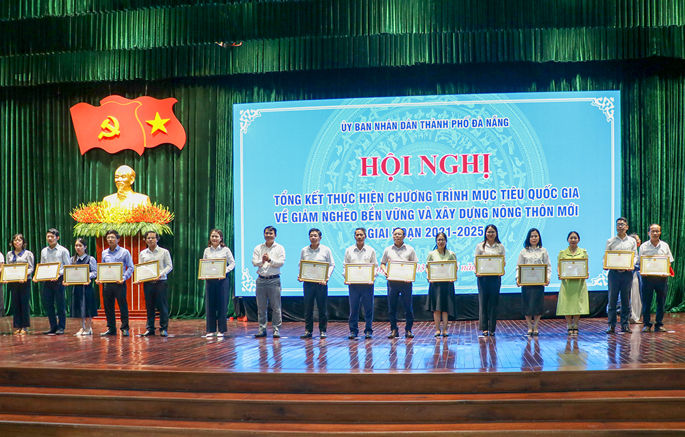hoi nghi giam ngheo ben vung thang 6 nam 2025 4