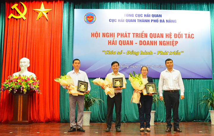 hoi nghi phat trien quan he doi tac hai quan dn 2