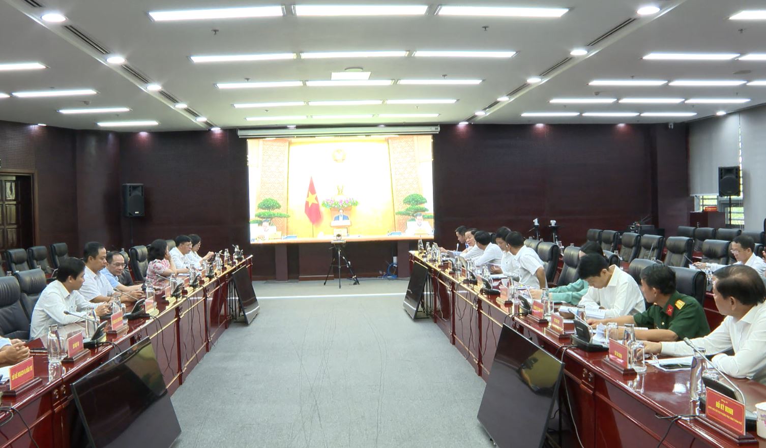 hoi nghi toan quoc chinh phu voi cac dia phuong 1
