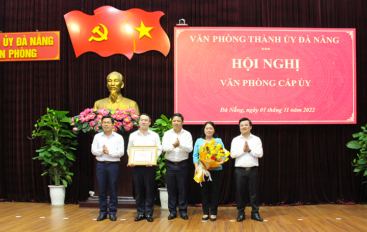 hoi nghi van phong cap uy 2