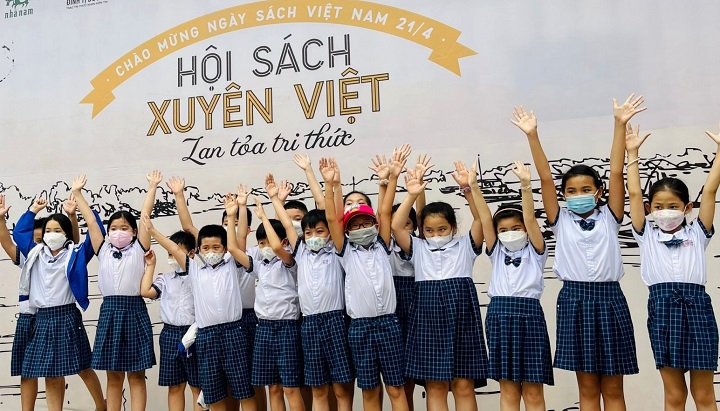 hoi sach xuyen viet