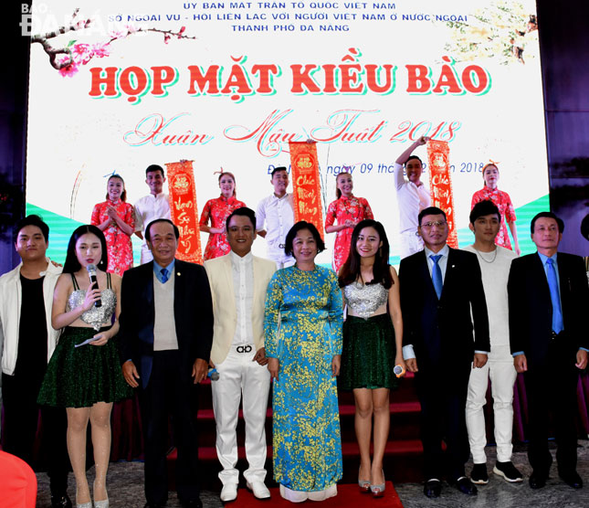 hop mat kieu bao