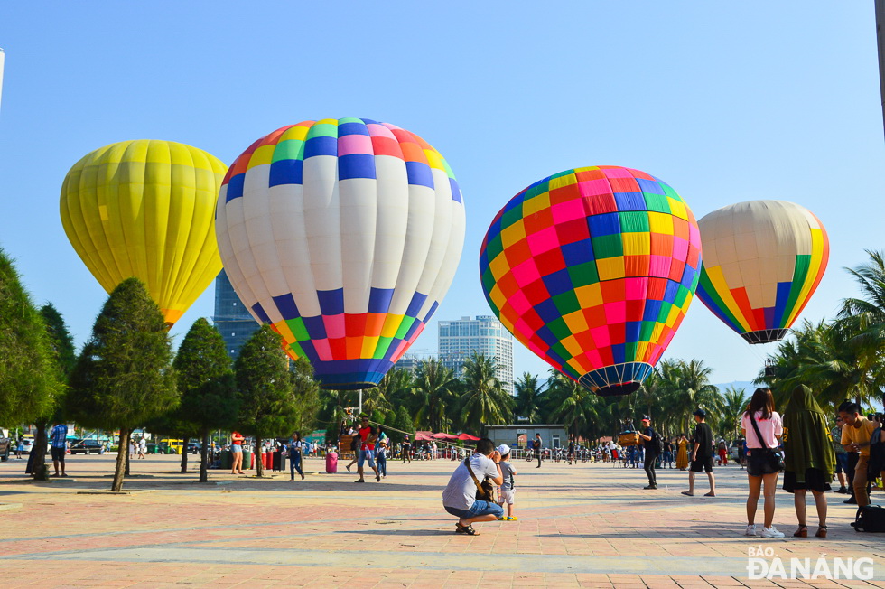 hot air balloons