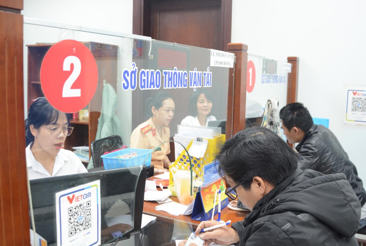 huong dan canh sat gio thong tiep nhan ho so