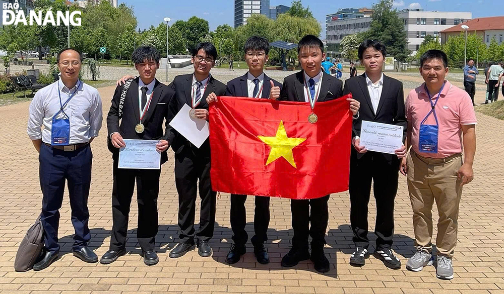 huy chuong dong giai olympic vat ly chau au