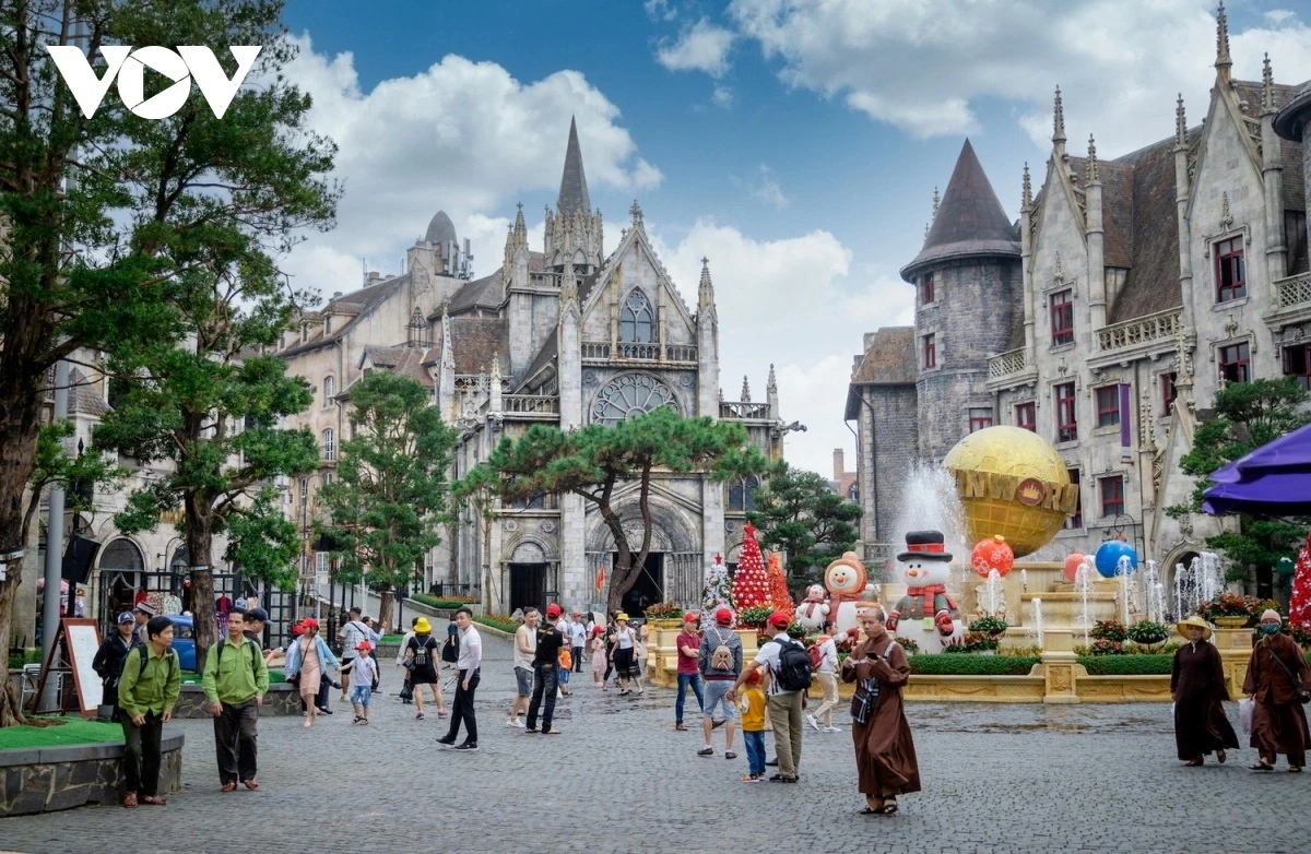 khach du lich tham quan khu du lich sun world ba na hills 11zon
