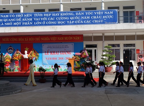 khai giang