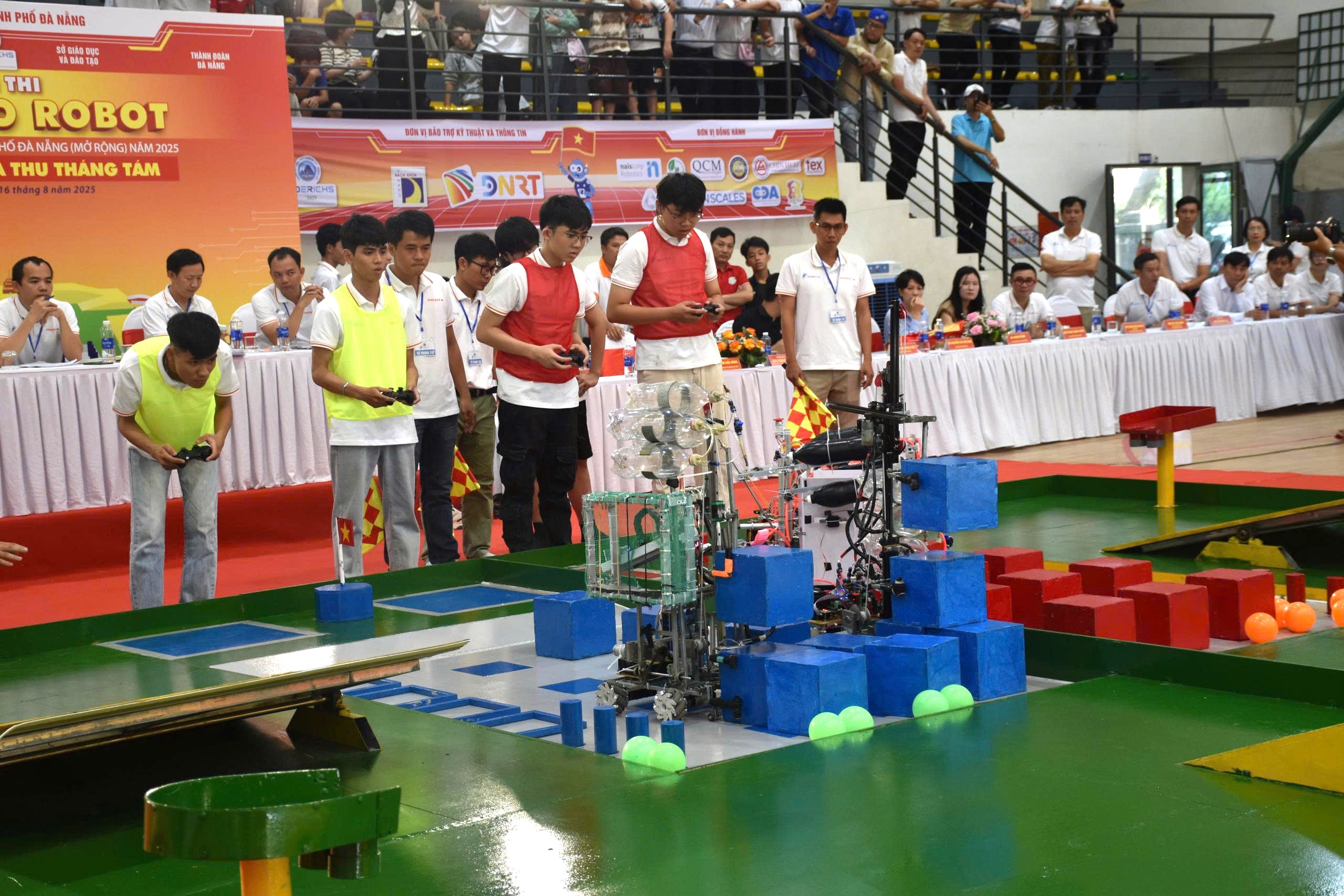 khai mac cuoc thi robot thpt 2025 1