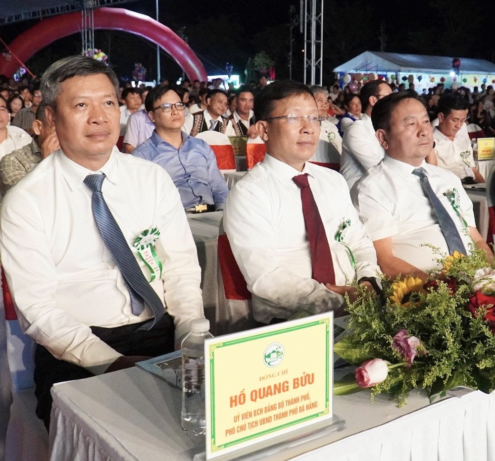 khai mac le hoi sam ngoc linh 2025 1