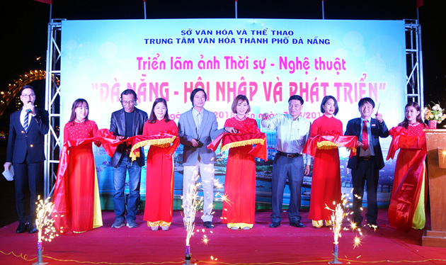 khai mac trien lam