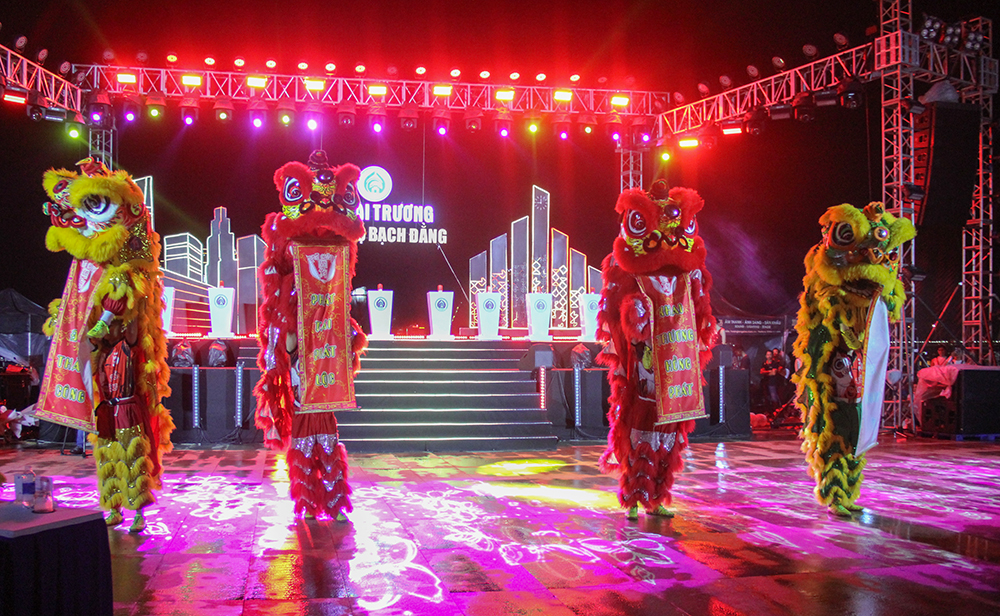 khai truong pho di bo bach dang 2