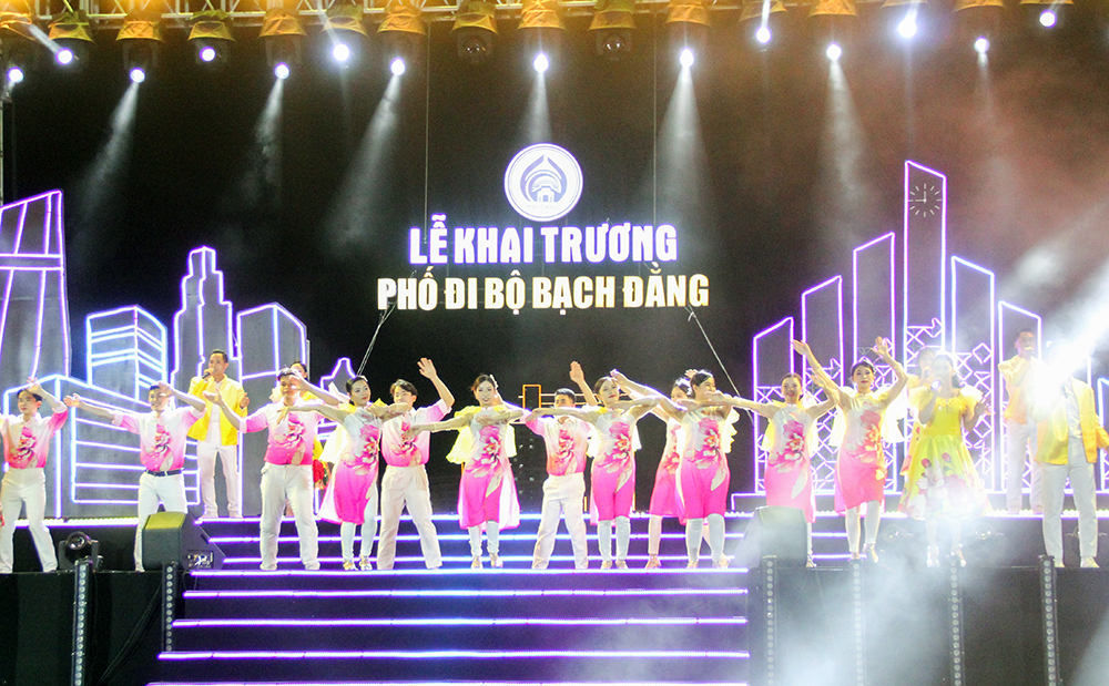 khai truong pho di bo bach dang 3
