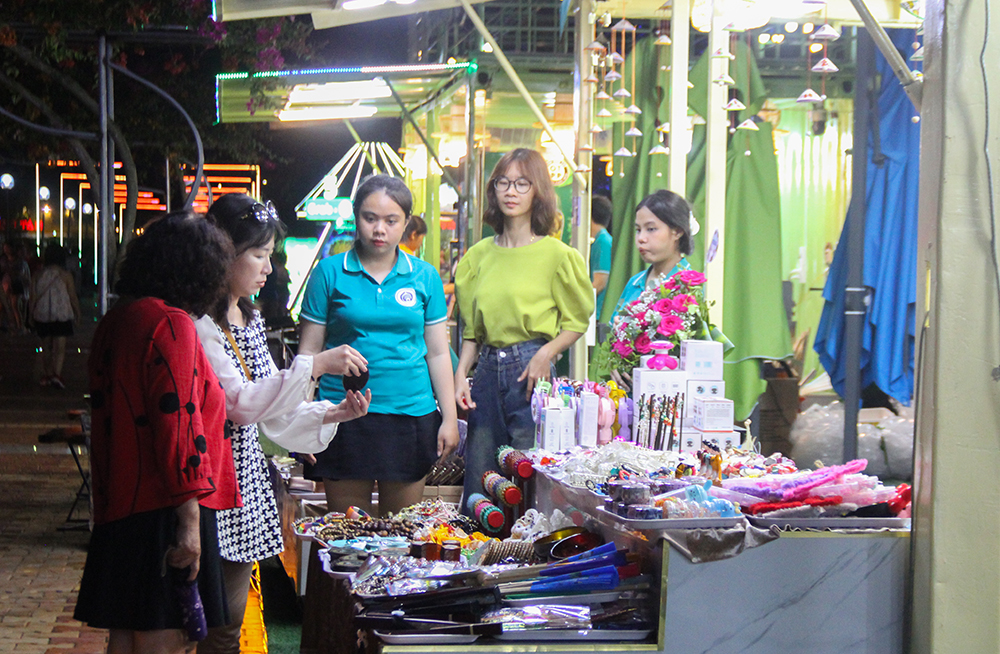 khai truong pho di bo bach dang 4