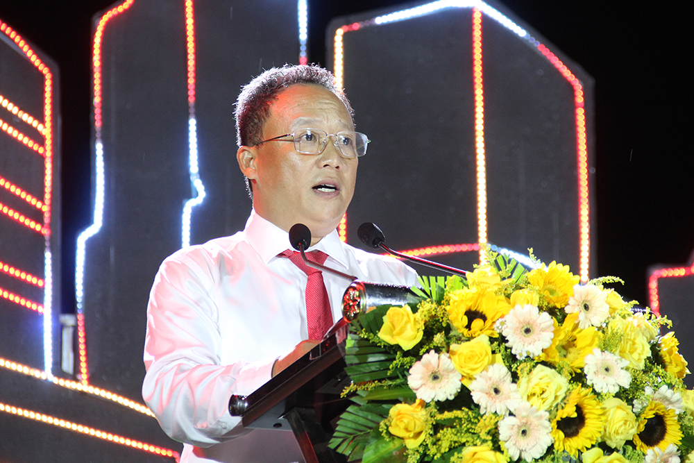 khai truong pho di bo bach dang