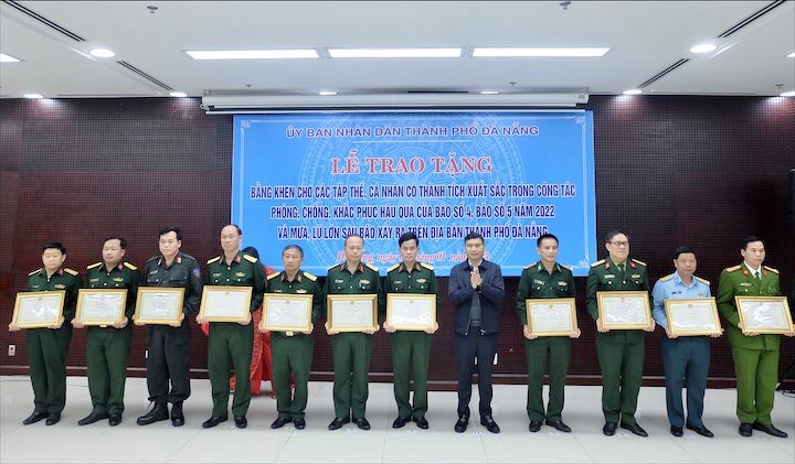khen thuong thanh tich trong cong tac khac phuc thien tai 1