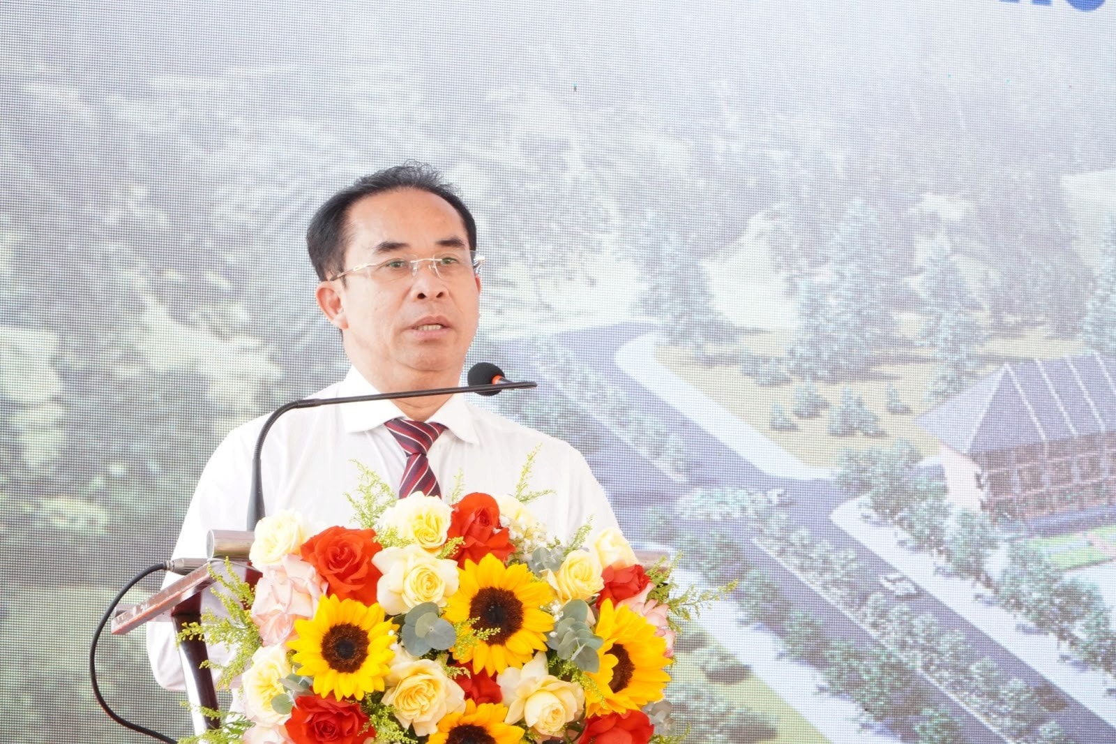 khoi cong truong dan toc tay giang