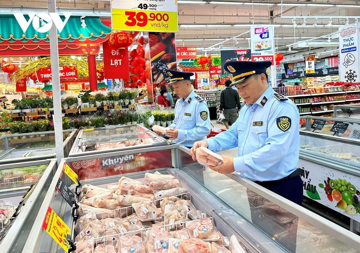 kiem tra cac mat hang tieu dung trong dip tet giap thin 2024