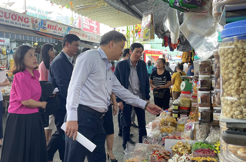 kiem tra viec cung ung hang hoa tet 2024