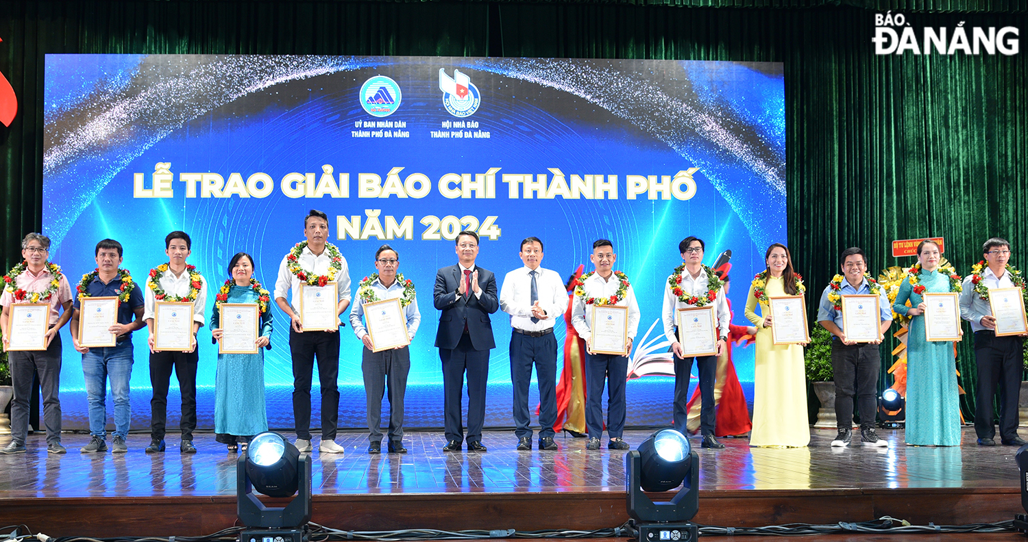 ky niem 100 nam ngay bao chi cm vn 3