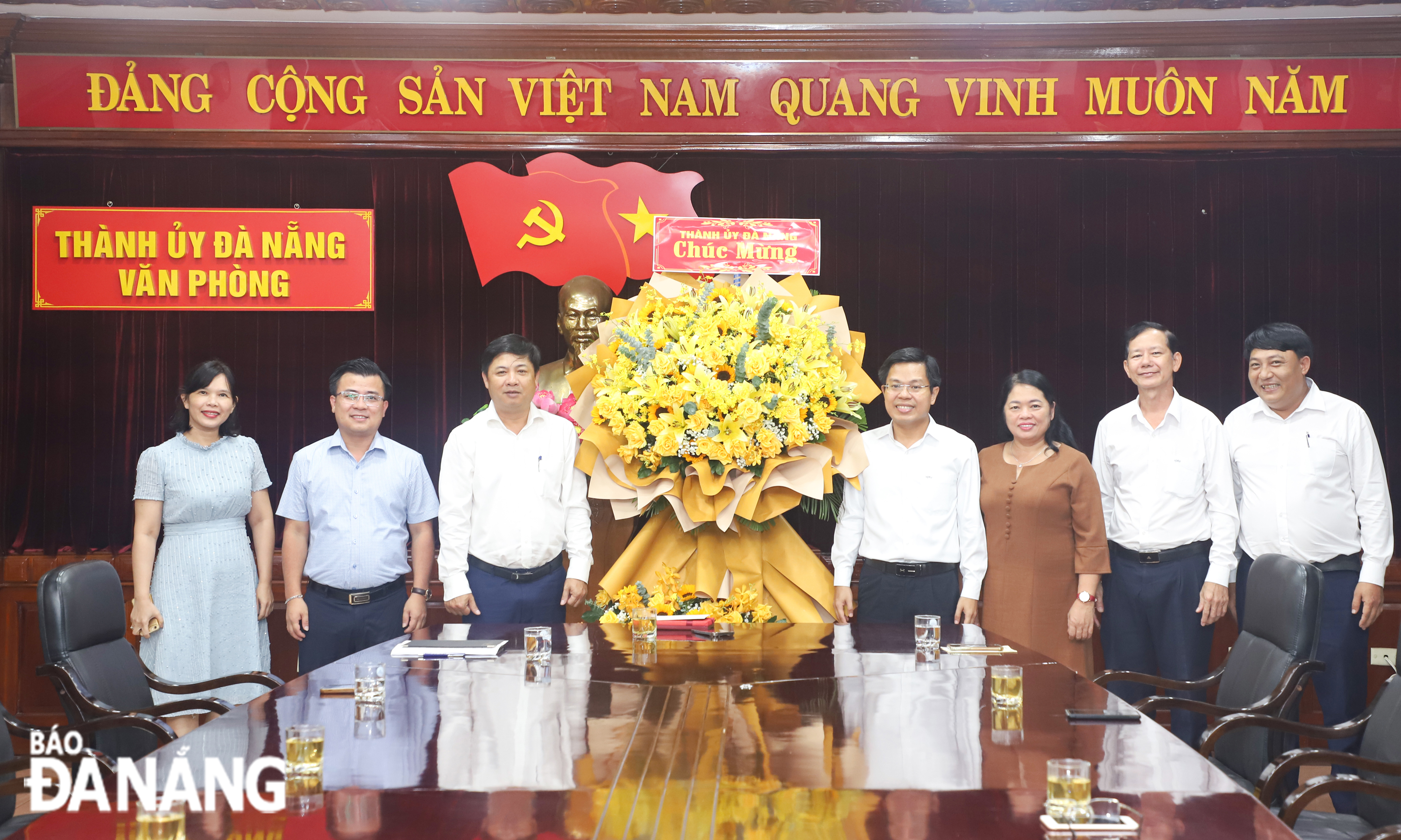ky niem 93 nam ngay van phong cap uy