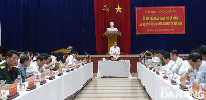 lam vic voi huyen uy hoa vang 1