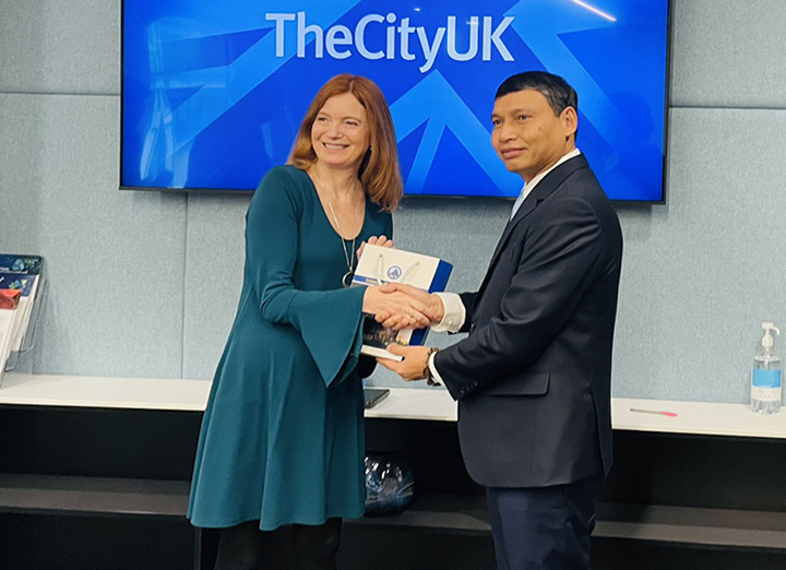 lam viec tai thecityuk 1