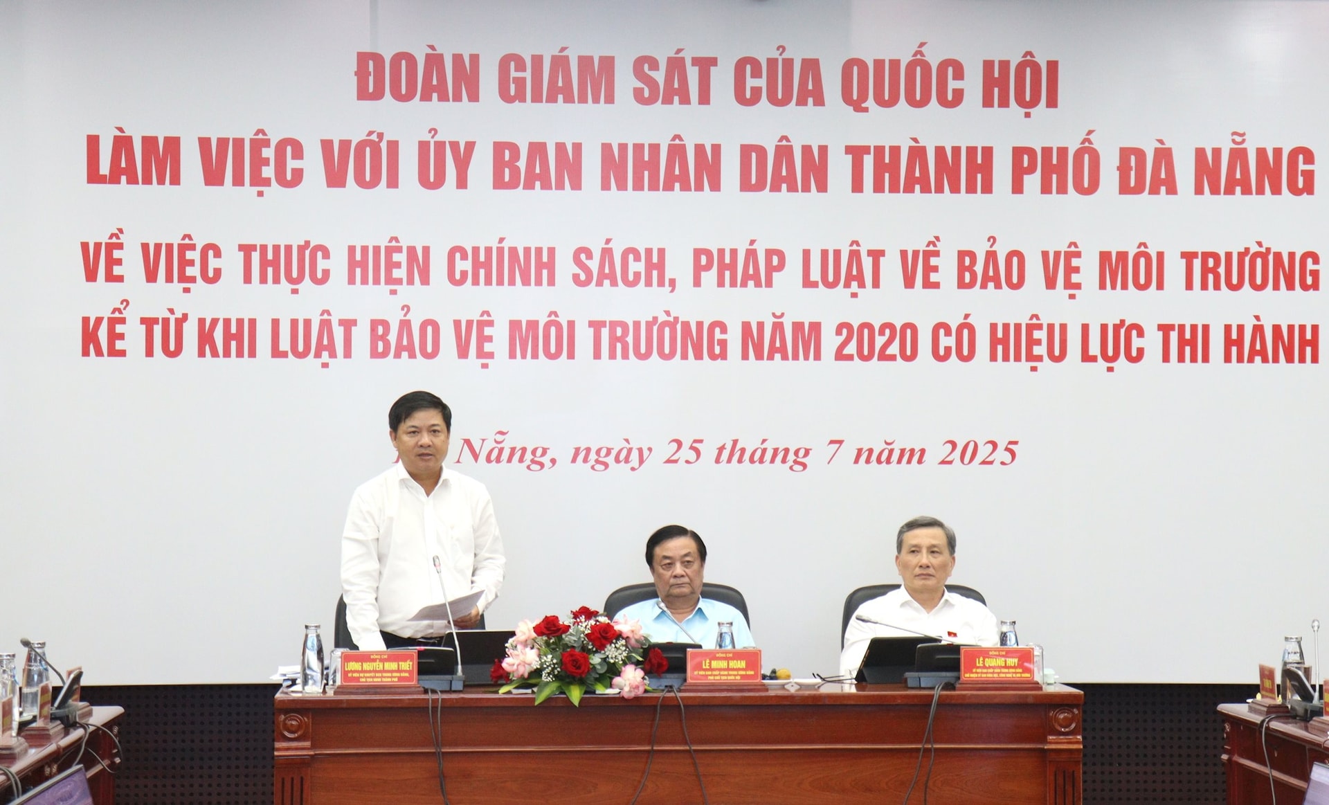 lam viec ve luat bao ve moi truong 2020 2
