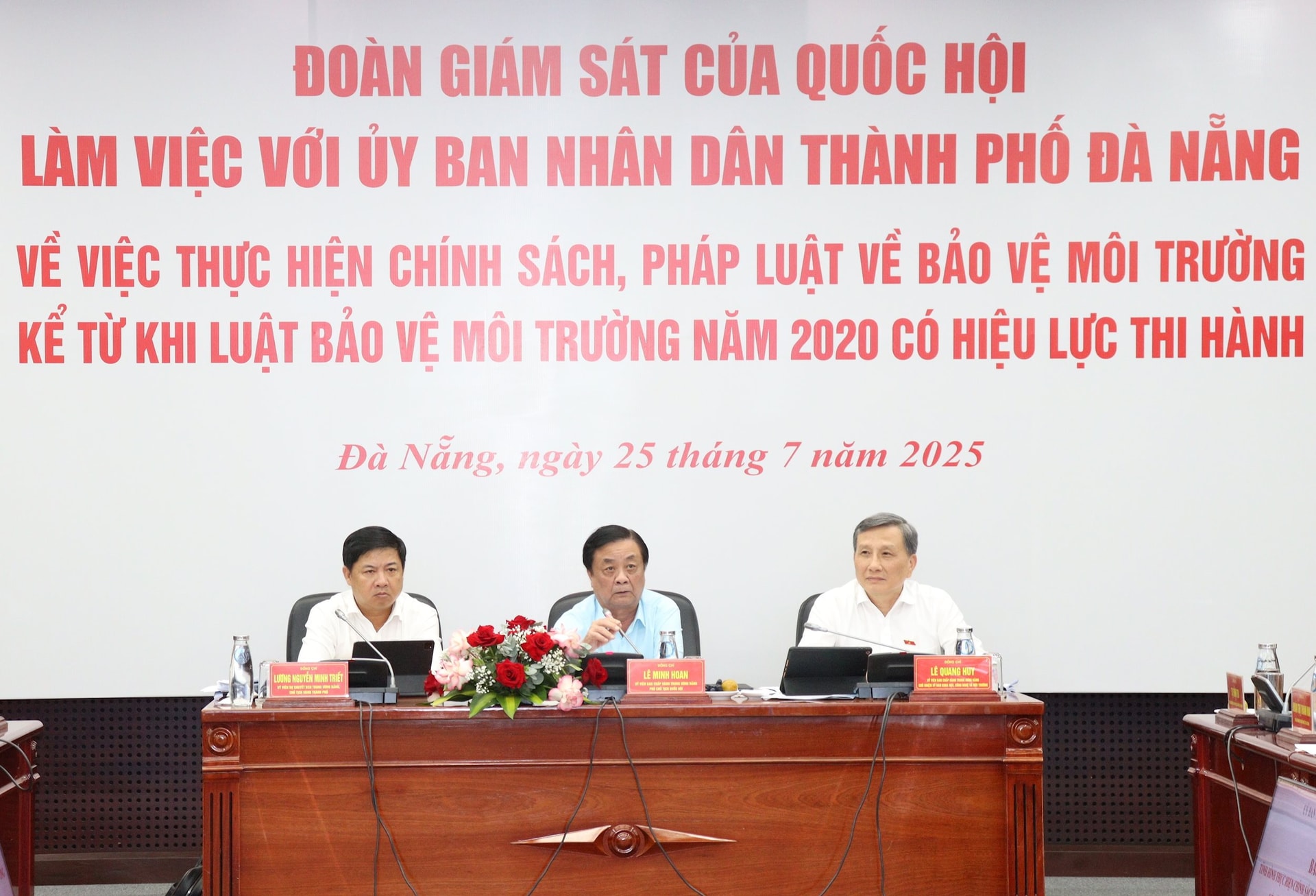 lam viec ve luat bao ve moi truong 2020