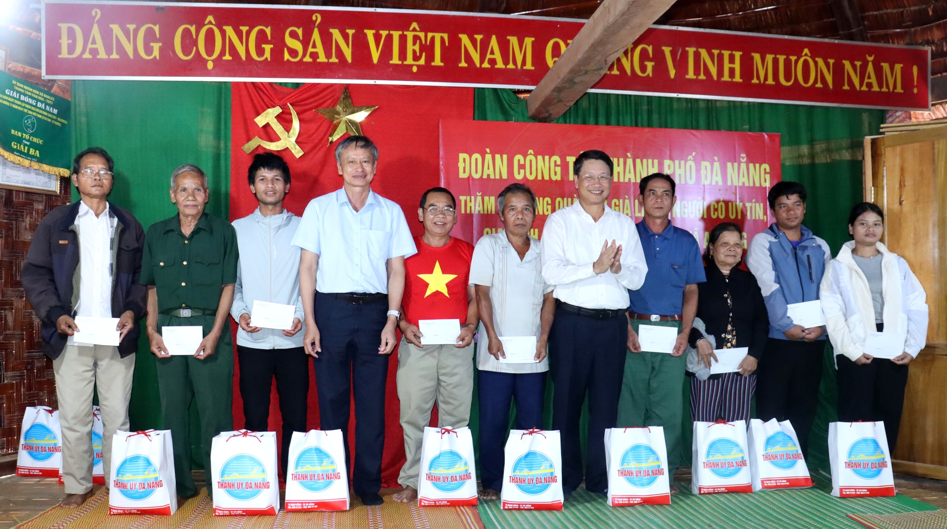 lam viec voi a vuong 7 2025 4