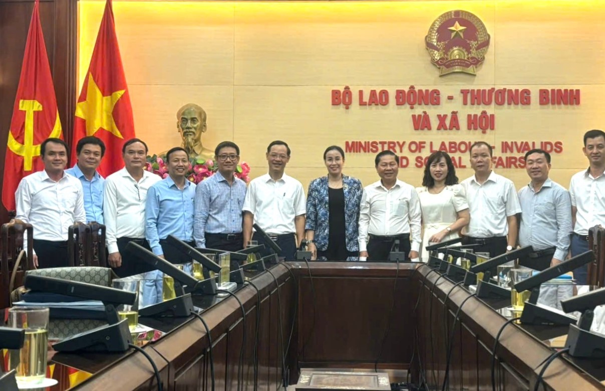 lam viec voi bo van hoa the thao 181024 1