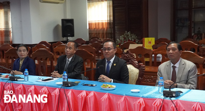 lam viec voi cac tinh nam trung lao 18