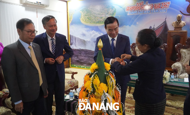 lam viec voi cac tinh nam trung lao 30