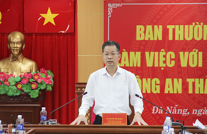lam viec voi cong an thanh pho 1
