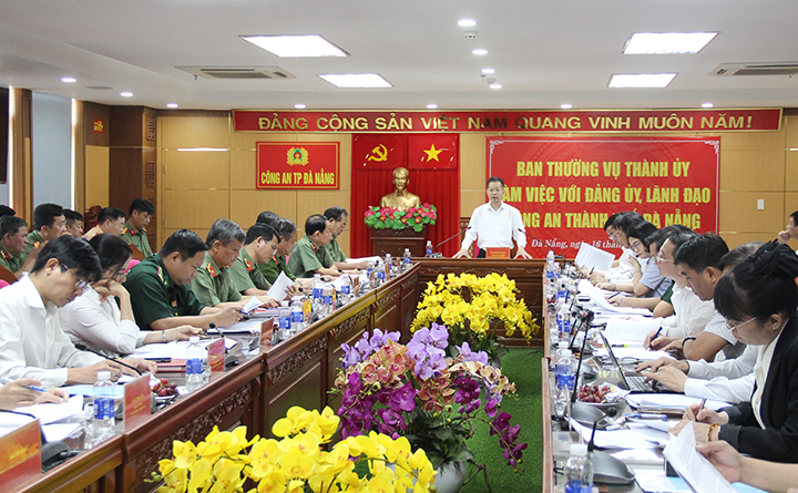 lam viec voi cong an thanh pho 2