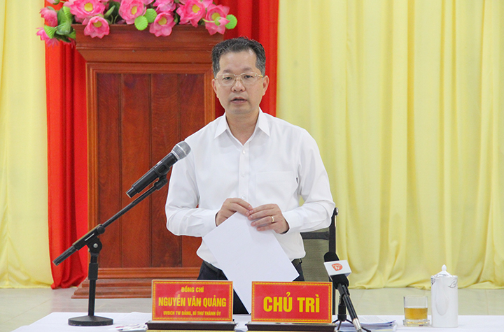 lam viec voi dang uy xa hoa bac 1