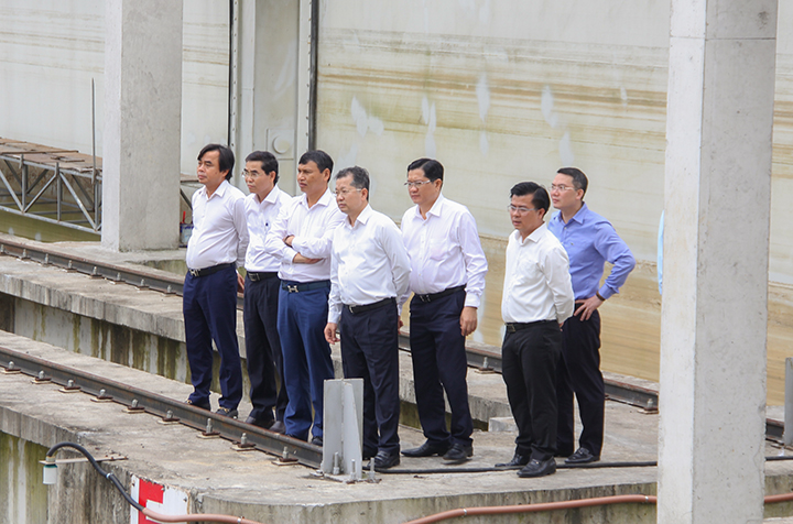lam viec voi dang uy xa hoa bac 3