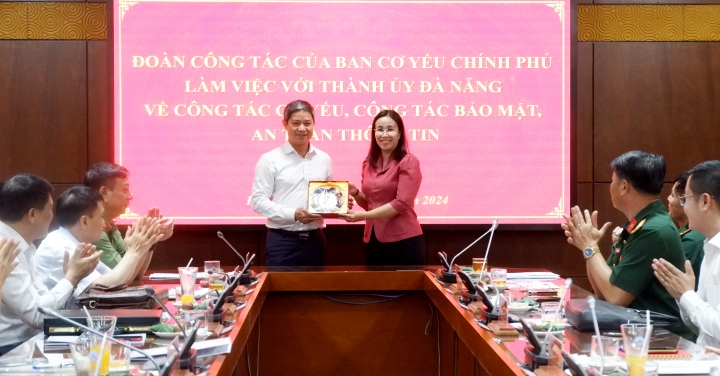 lam viec voi doan cong tac ban co yeu chinh phu