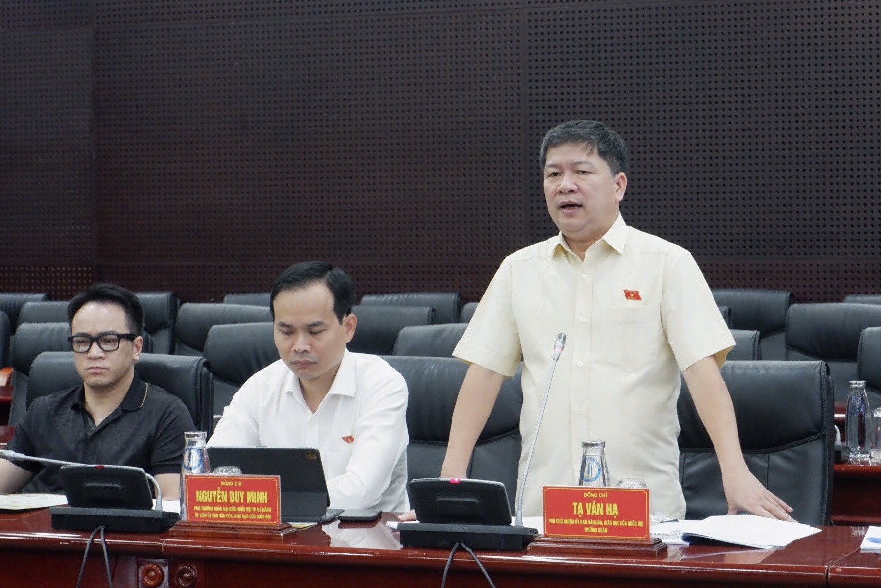 lam viec voi doan cong tac uy ban van hoa giao duc cua quoc hoi 5