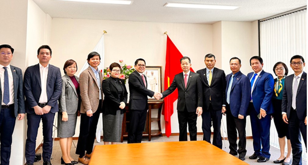 lam viec voi lanh su quan viet nam tai osaka