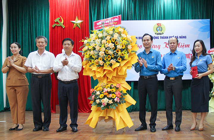 lam viec voi lien doan lao dong thanh pho