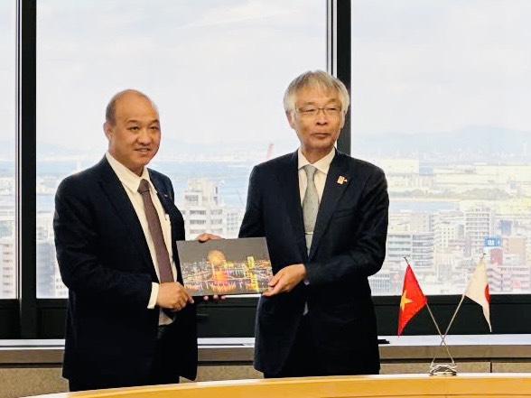 lam viec voi osaka va sakai 1