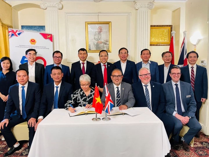 lam viec voi thanh pho birmingham 1
