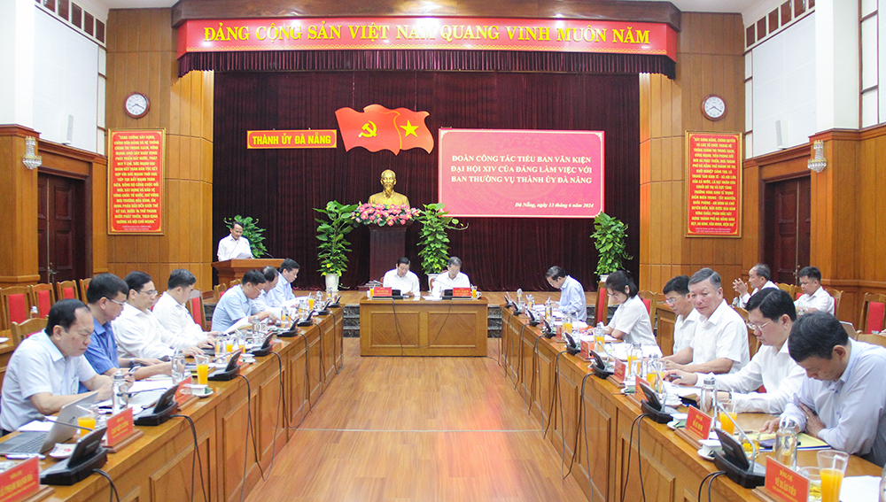 lam viec voi tieu ban van kien dai hoi 14