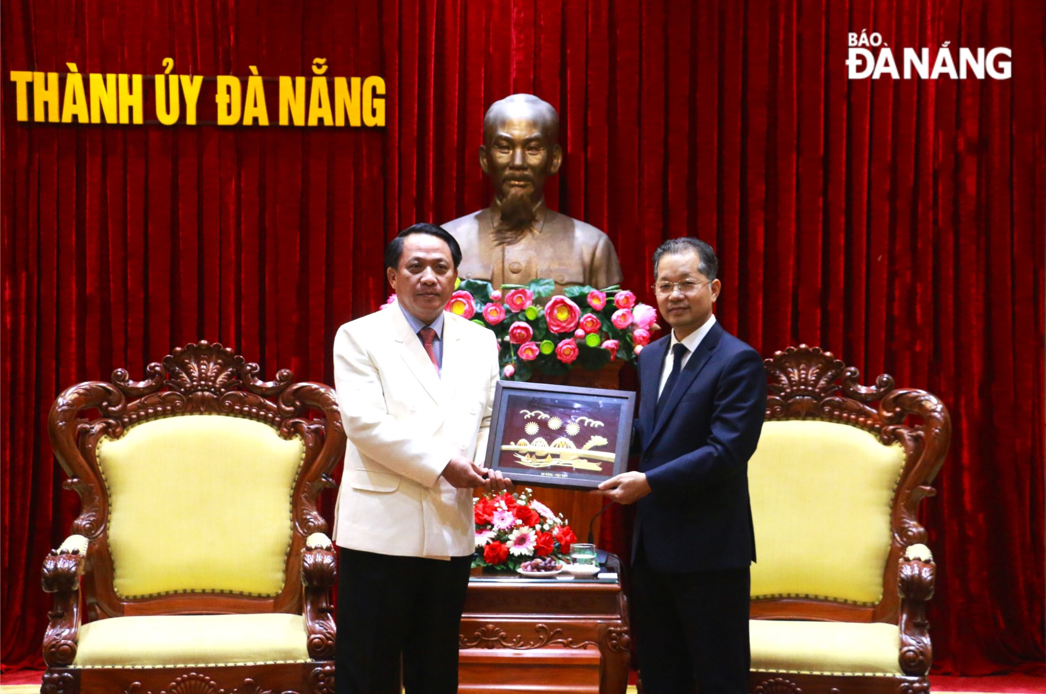lam viec voi tinh savannakhet 050924