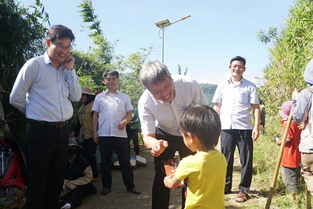 lam viec voi tra linh 7 2025 2