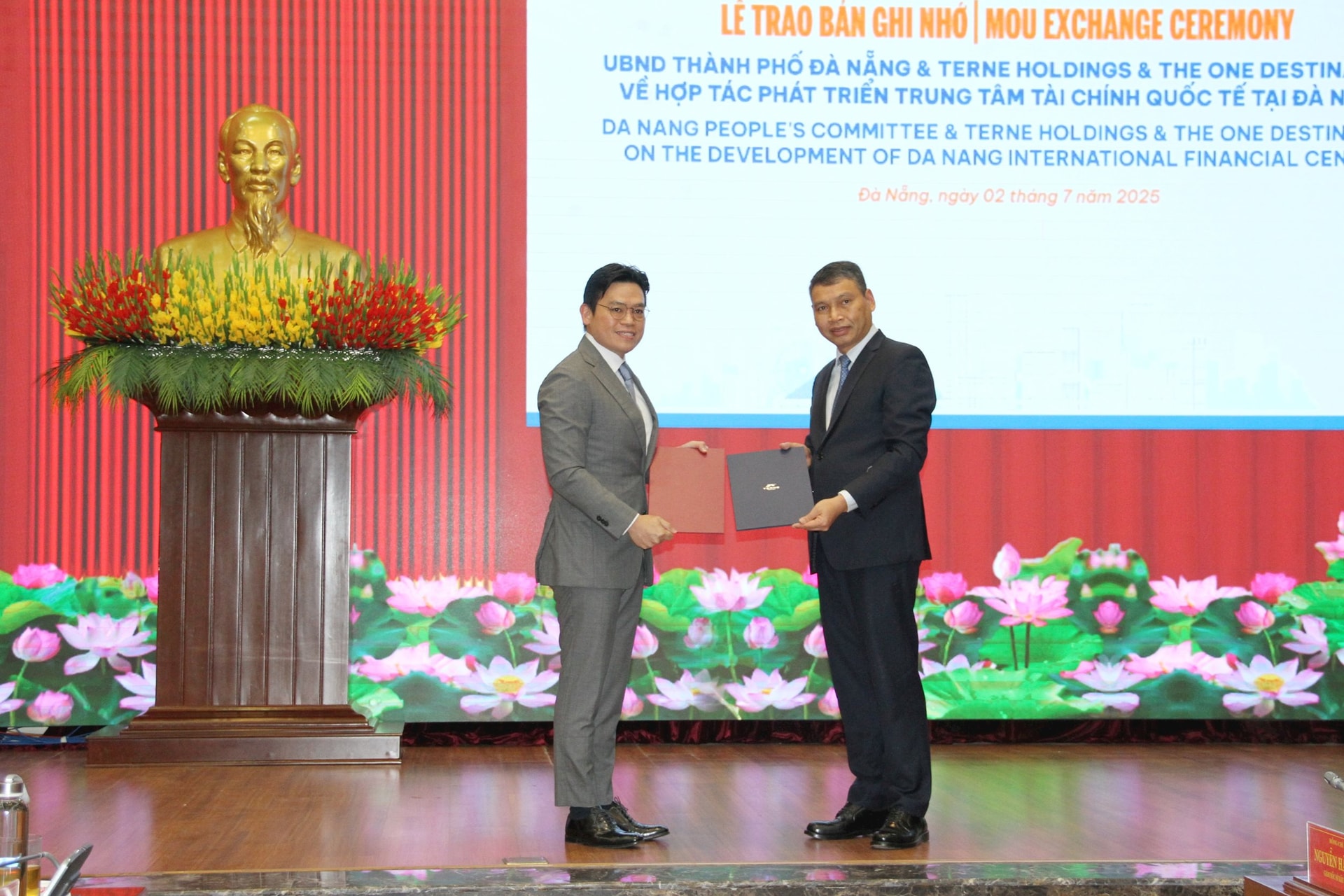 lam viec vs nhs land 1