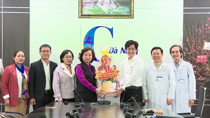 lanh dao thanh pho chuc tet cac don vi 1