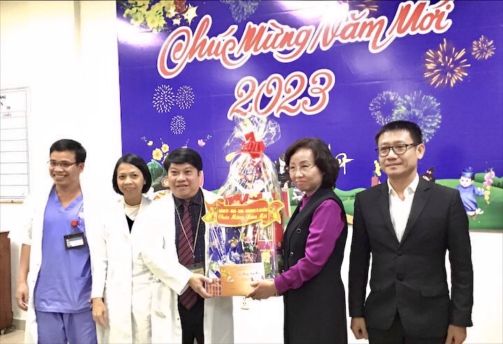lanh dao thanh pho chuc tet cac don vi 2